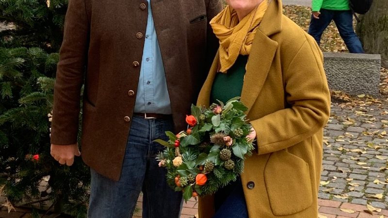 Besuch beim Adventsmarkt in der Waldorfschule