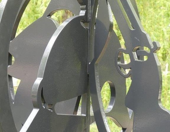 Montage des Räuber Kneißl Kunstwerkes