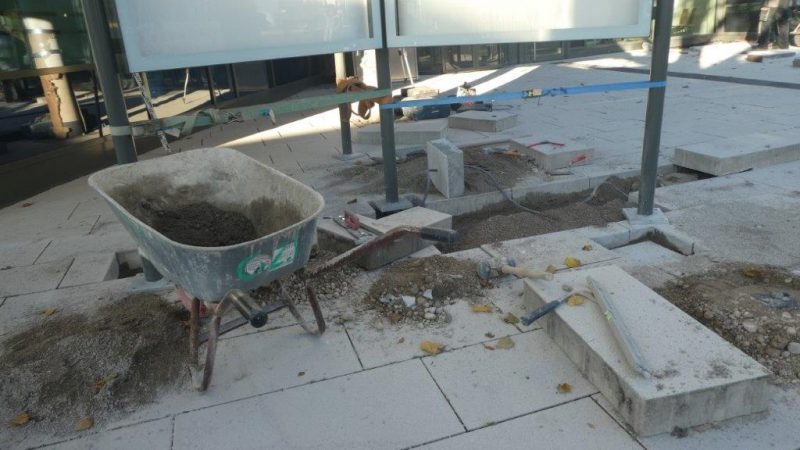 Auẞenanlage vor dem Rathaus in den Endzügen