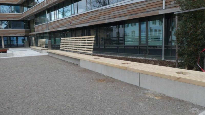 Auẞenanlage vor dem Rathaus nimmt Gestalt an