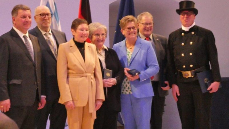 2 Gröbenzeller bekommen das Bundesverdienstkreuz