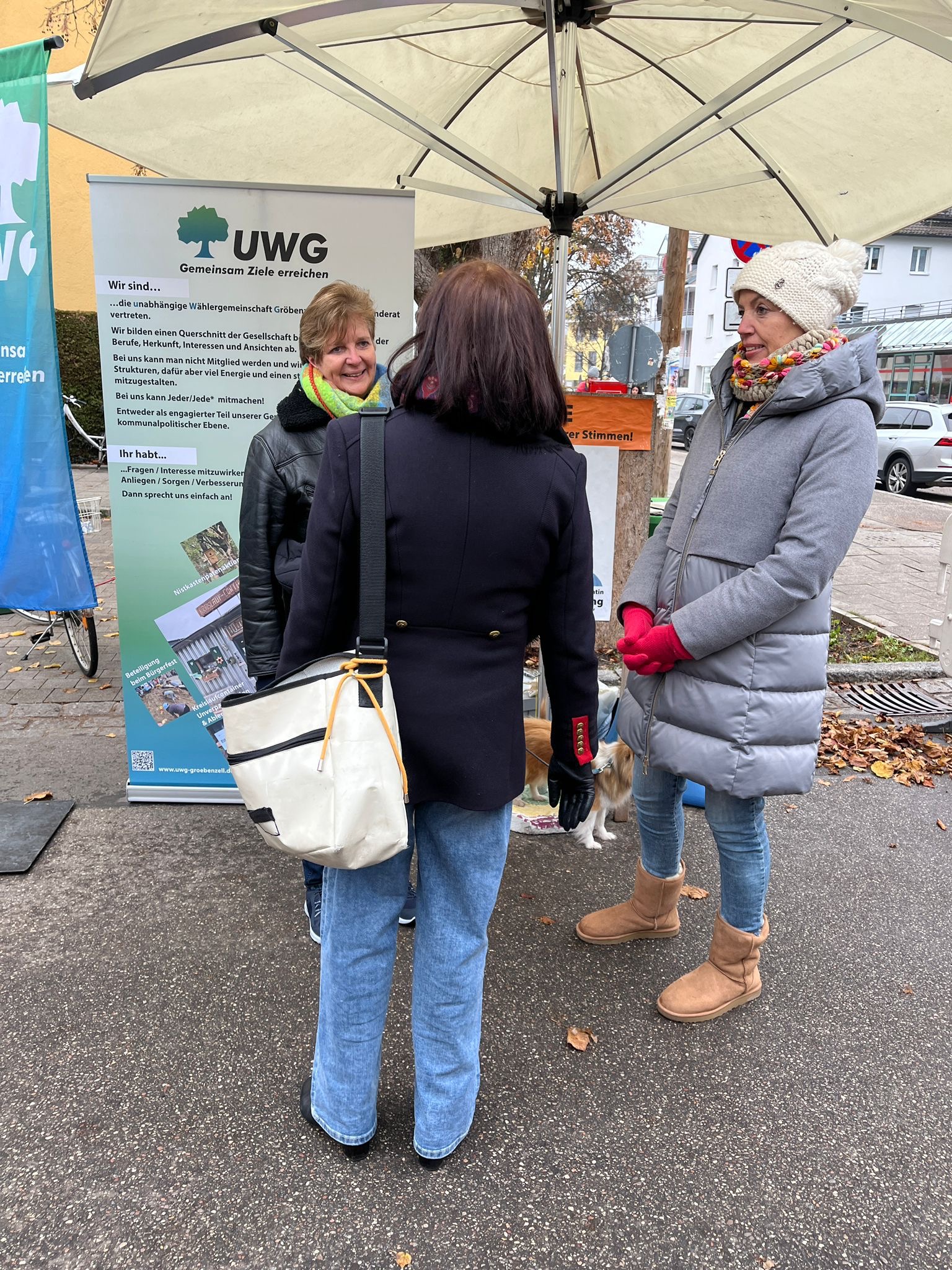 UWG mit unserer Bürgermeisterkandidatin auf dem Gröbenzeller Wochenmarkt