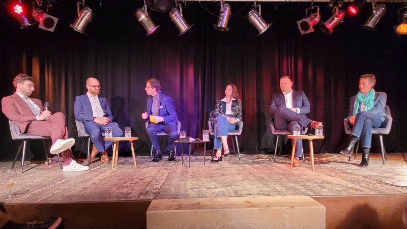 Ein kurzweiliger Abend und ein Fest der Demokratie…